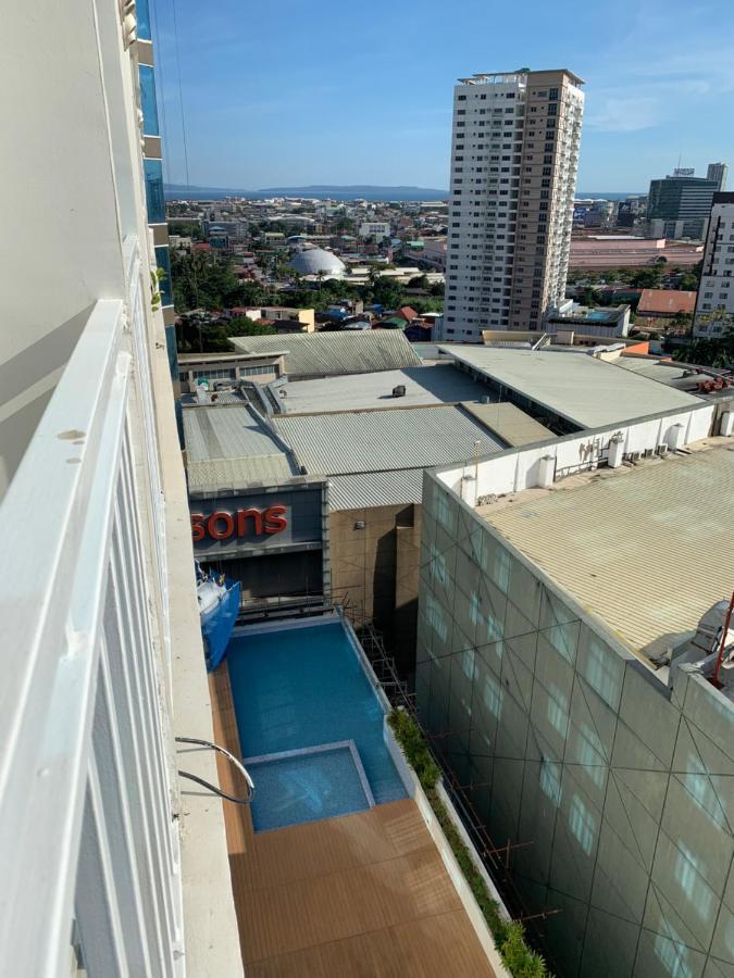 Hola! Condotel @ Inspiria Davao City Екстериор снимка