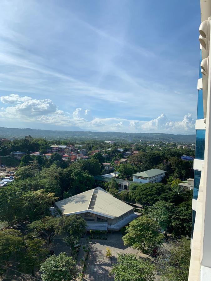 Hola! Condotel @ Inspiria Davao City Екстериор снимка